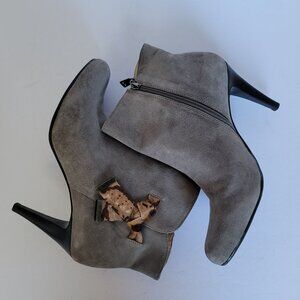 Talbots Meegan Genuine Suede Leather Upper Animal Bow Ankle Boots. Size 10B